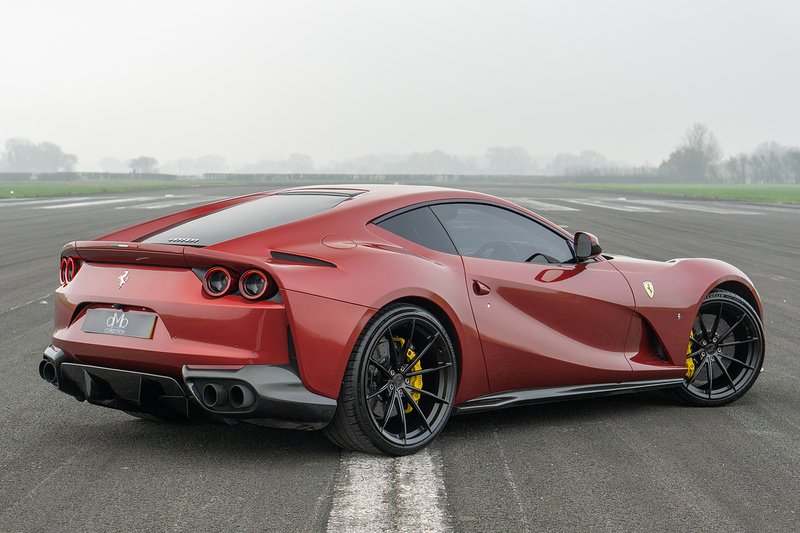 Ferrari 812 Superfast V12 - U1586