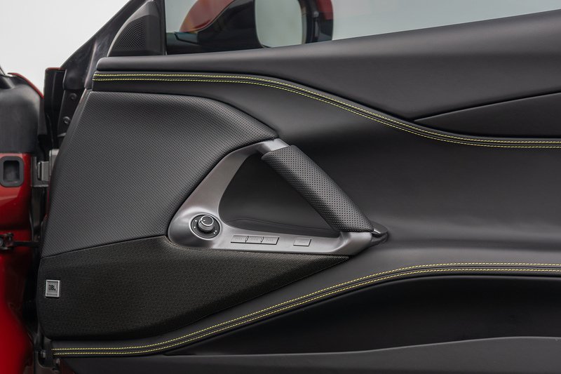 Ferrari 812 Superfast V12 - U1586