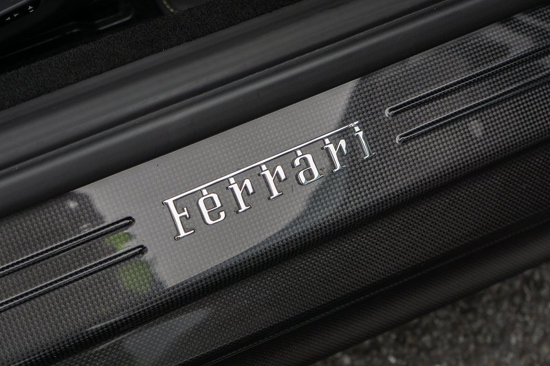 Ferrari 812 Superfast V12 - U1586