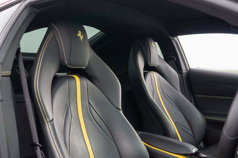 Ferrari 812 Superfast V12 - U1586