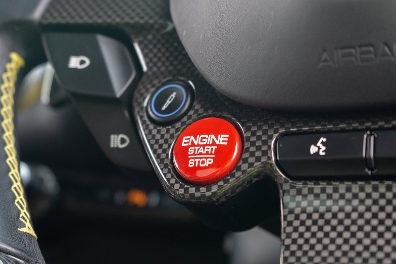 Ferrari 812 Superfast V12 - U1586