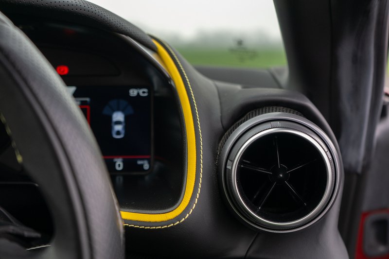 Ferrari 812 Superfast V12 - U1586