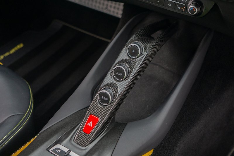 Ferrari 812 Superfast V12 - U1586