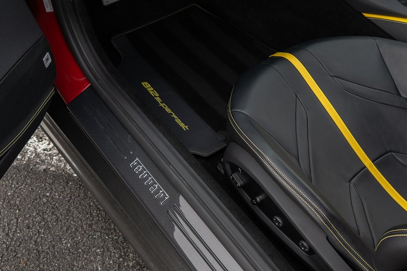 Ferrari 812 Superfast V12 - U1586