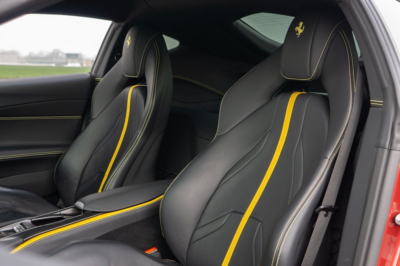 Ferrari 812 Superfast V12 - U1586