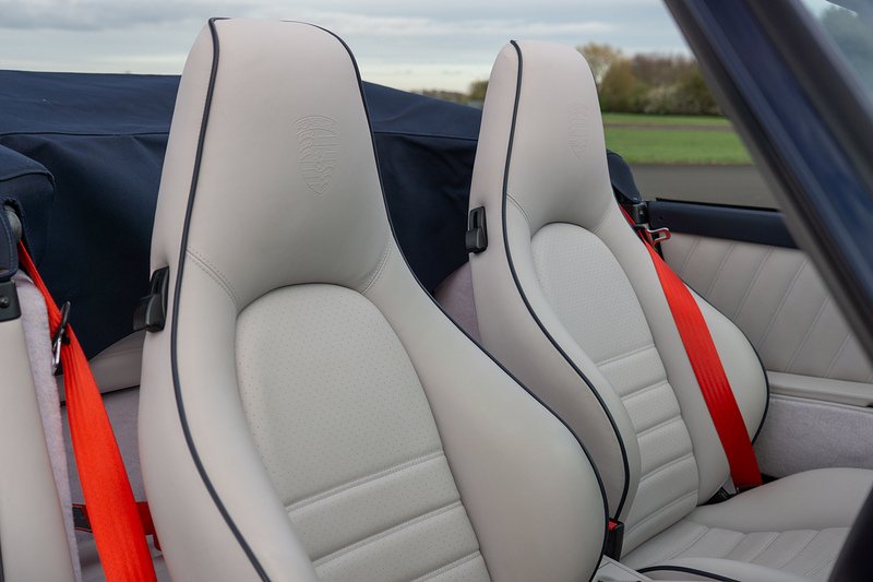 Porsche 911 Everrati 964 Carrera 4 Cabriolet - U1603