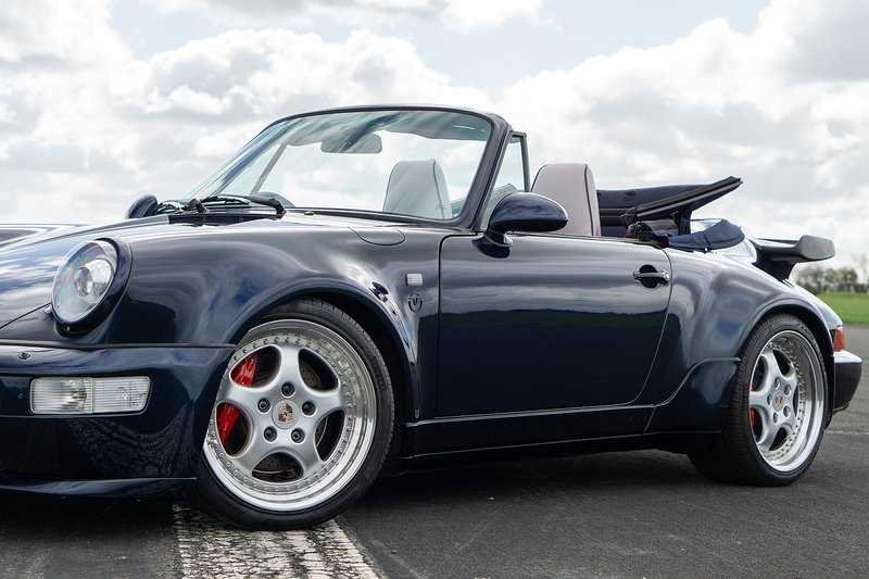 Porsche 911 Everrati 964 Carrera 4 Cabriolet - U1603