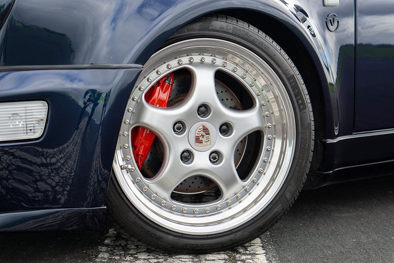 Porsche 911 Everrati 964 Carrera 4 Cabriolet - U1603