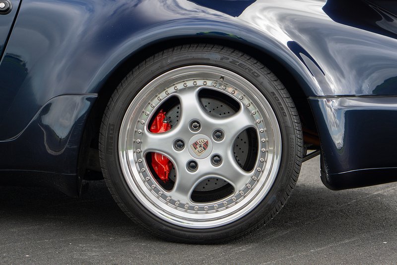 Porsche 911 Everrati 964 Carrera 4 Cabriolet - U1603