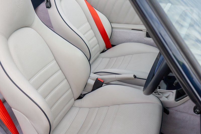 Porsche 911 Everrati 964 Carrera 4 Cabriolet - U1603