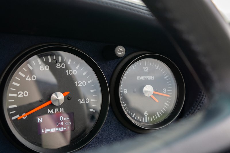 Porsche 911 Everrati 964 Carrera 4 Cabriolet - U1603