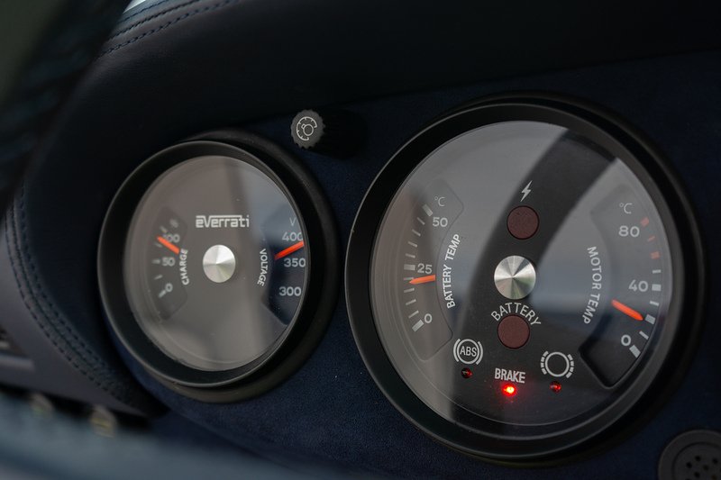 Porsche 911 Everrati 964 Carrera 4 Cabriolet - U1603