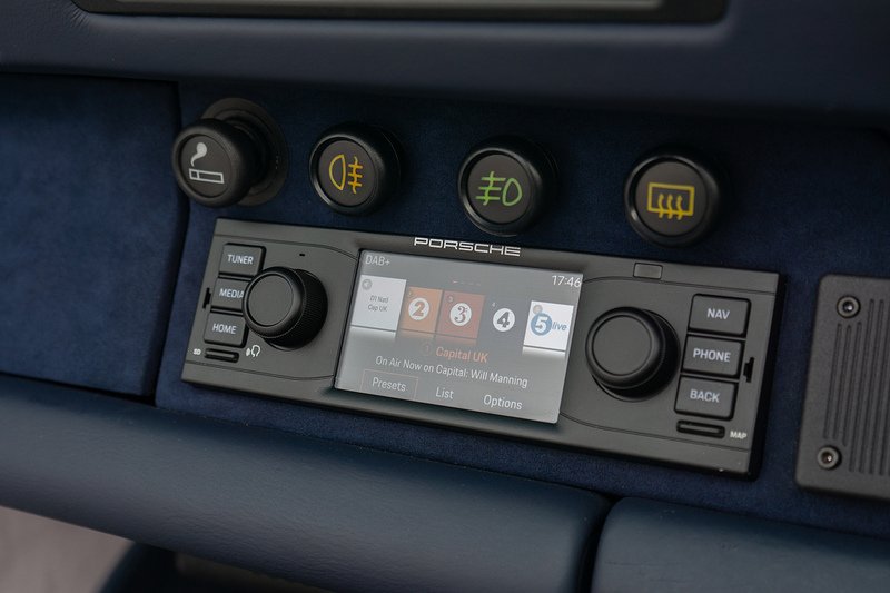 Porsche 911 Everrati 964 Carrera 4 Cabriolet - U1603