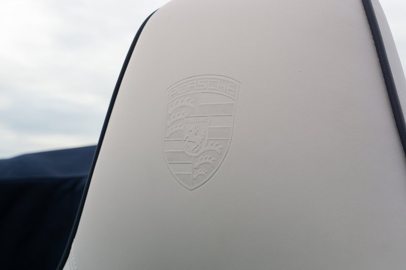 Porsche 911 Everrati 964 Carrera 4 Cabriolet - U1603