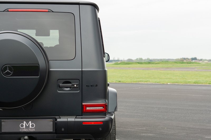 Mercedes-Benz G Class G63 V8 BiTurbo AMG Carbon Edition - U1608