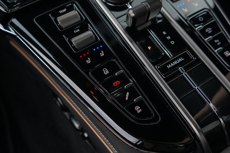 Aston Martin Vantage V8 - U1623