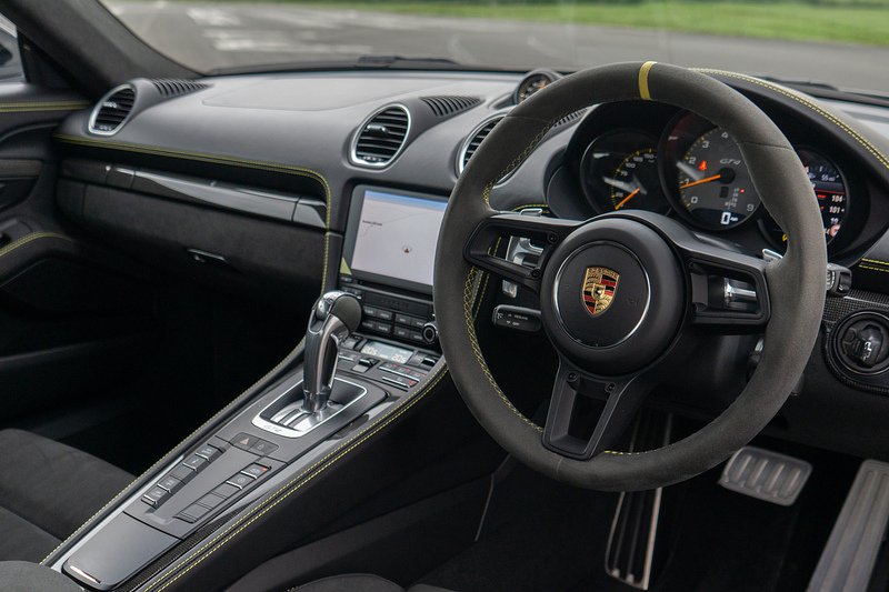 Porsche 718 Cayman GT4 - U1629