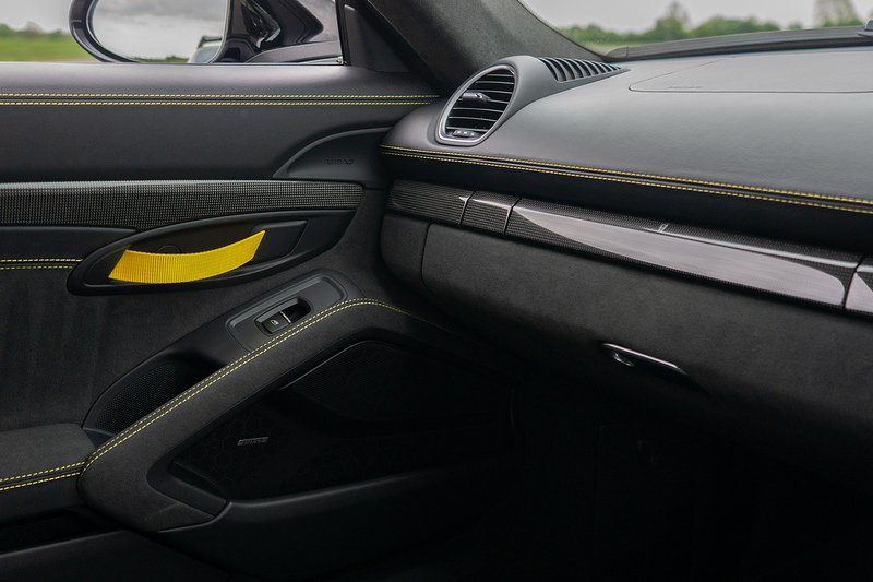 Porsche 718 Cayman GT4 - U1629