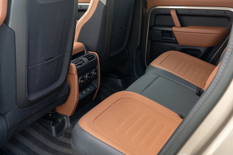 Land Rover Defender 110 P V8 MHEV OCTA - U1659