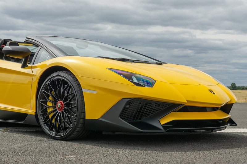 Lamborghini Aventador LP 750-4 SV Roadster - U1671