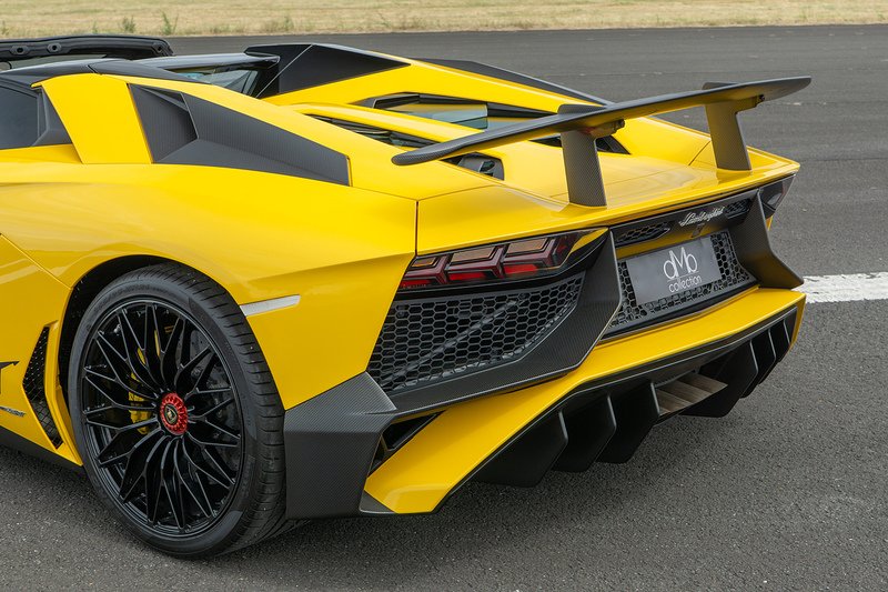 Lamborghini Aventador LP 750-4 SV Roadster - U1671