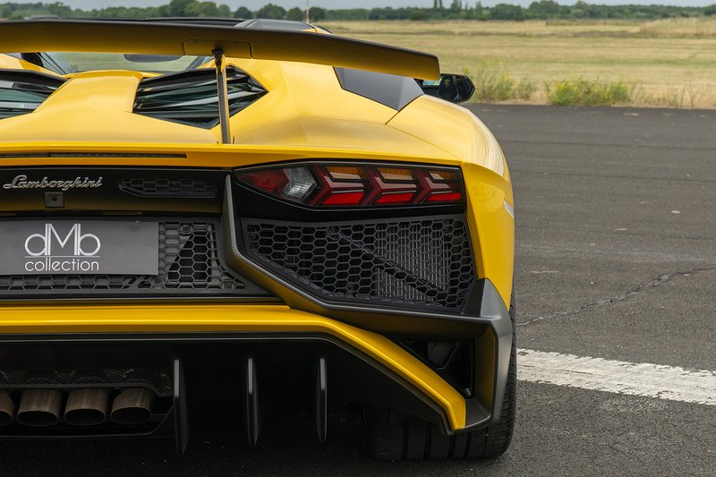 Lamborghini Aventador LP 750-4 SV Roadster - U1671