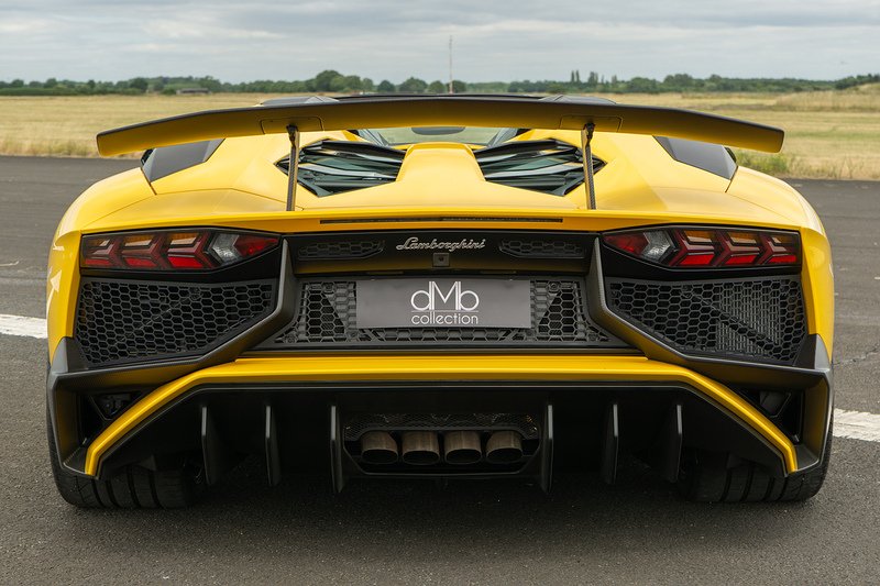 Lamborghini Aventador LP 750-4 SV Roadster - U1671