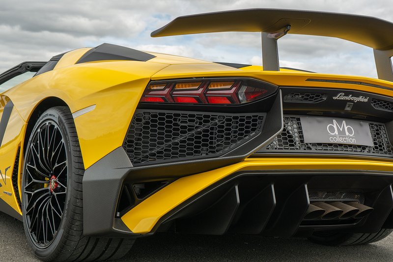 Lamborghini Aventador LP 750-4 SV Roadster - U1671
