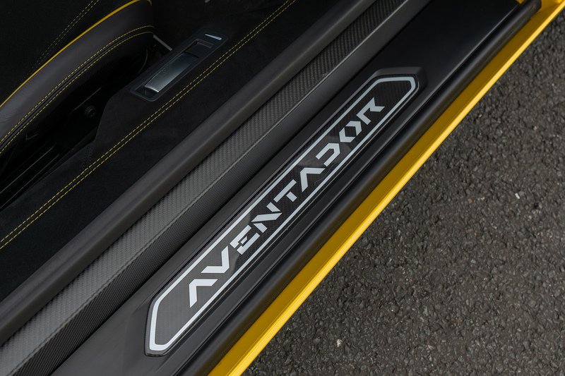 Lamborghini Aventador LP 750-4 SV Roadster - U1671
