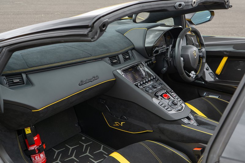 Lamborghini Aventador LP 750-4 SV Roadster - U1671