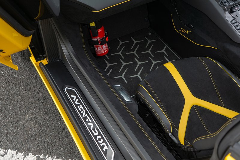 Lamborghini Aventador LP 750-4 SV Roadster - U1671