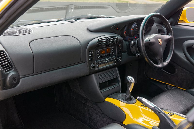 Porsche 911 996 GT3 - U1689
