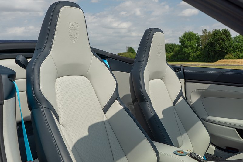 Porsche 911 T-Hybrid 992 Carrera GTS - U1692