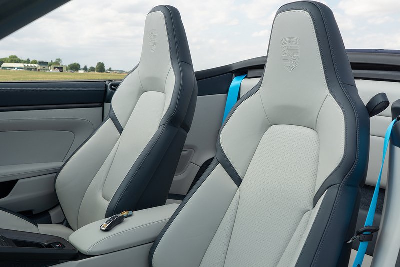 Porsche 911 T-Hybrid 992 Carrera GTS - U1692