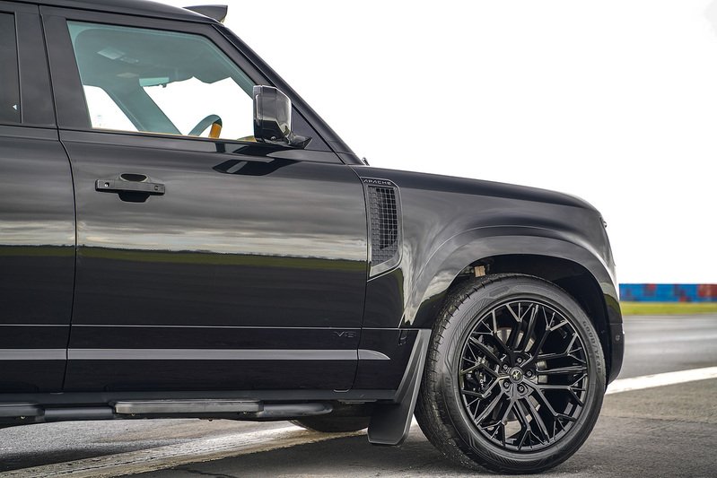 Land Rover Defender 110 P525 V8 - U1693