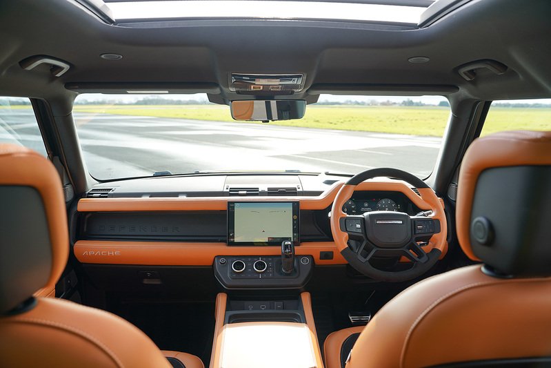 Land Rover Defender 110 P525 V8 - U1693