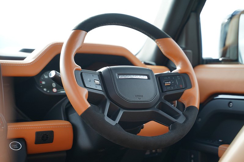 Land Rover Defender 110 P525 V8 - U1693