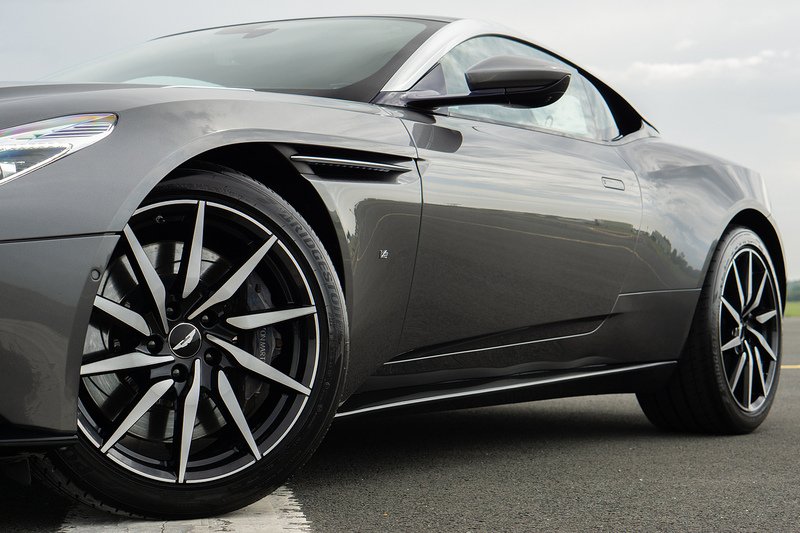 Aston Martin DB11 V12 - U1702
