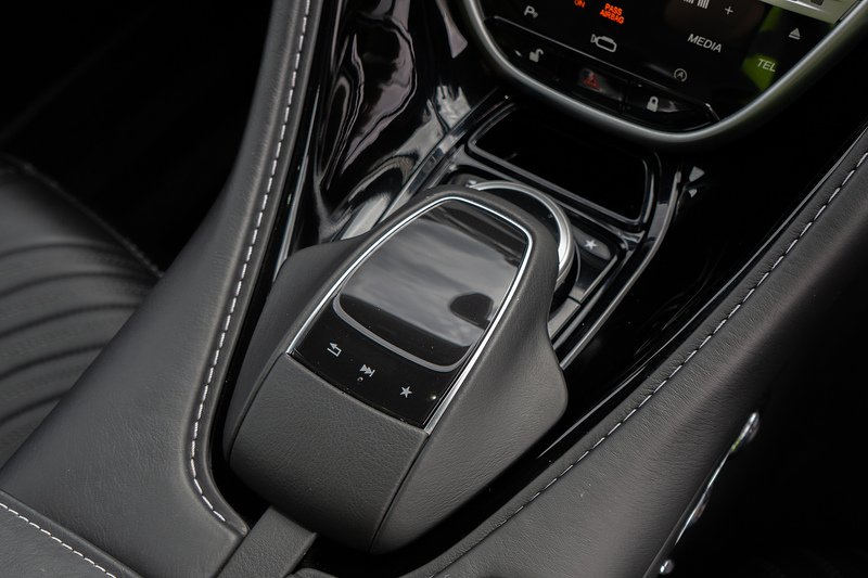 Aston Martin DB11 V12 - U1702