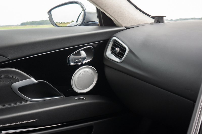 Aston Martin DB11 V12 - U1702