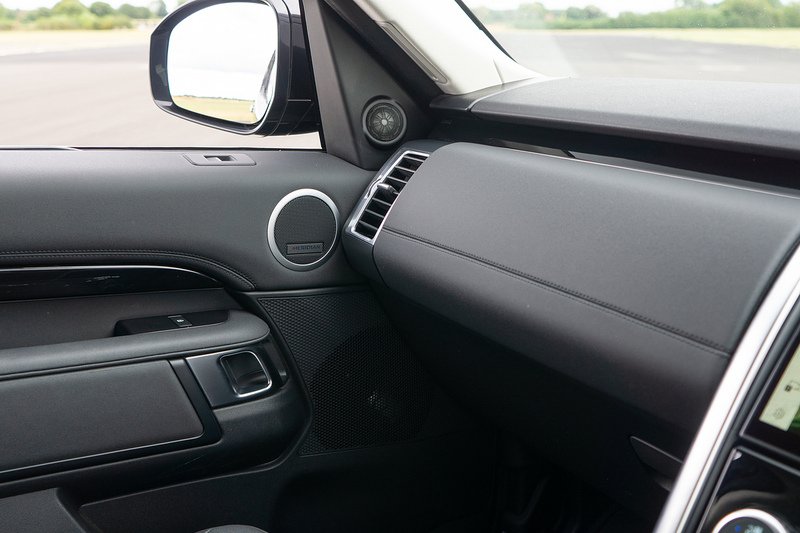 Land Rover Discovery D300 MHEV SE - U1710