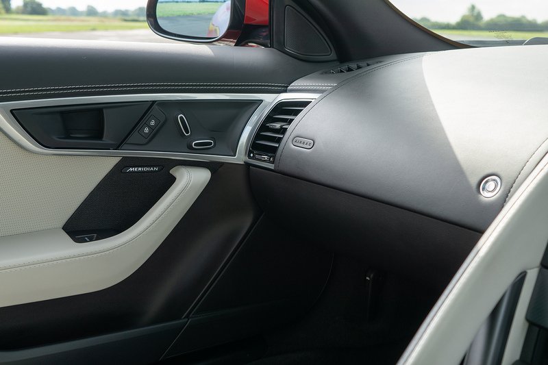 Jaguar F-Type V8 R-Dynamic - U1716