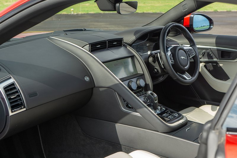Jaguar F-Type V8 R-Dynamic - U1716