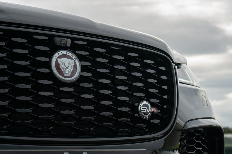 Jaguar F-PACE P550 V8 SVR - U1718