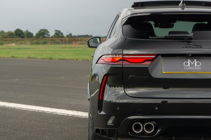 Jaguar F-PACE P550 V8 SVR - U1718