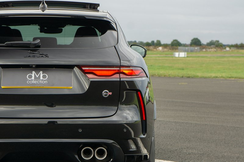 Jaguar F-PACE P550 V8 SVR - U1718