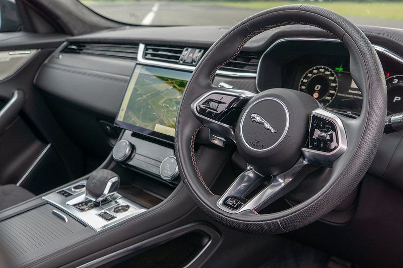Jaguar F-PACE P550 V8 SVR - U1718