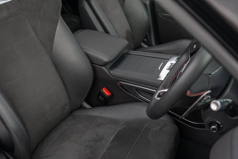 Jaguar F-PACE P550 V8 SVR - U1718