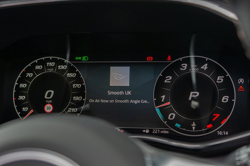 Jaguar F-PACE P550 V8 SVR - U1718