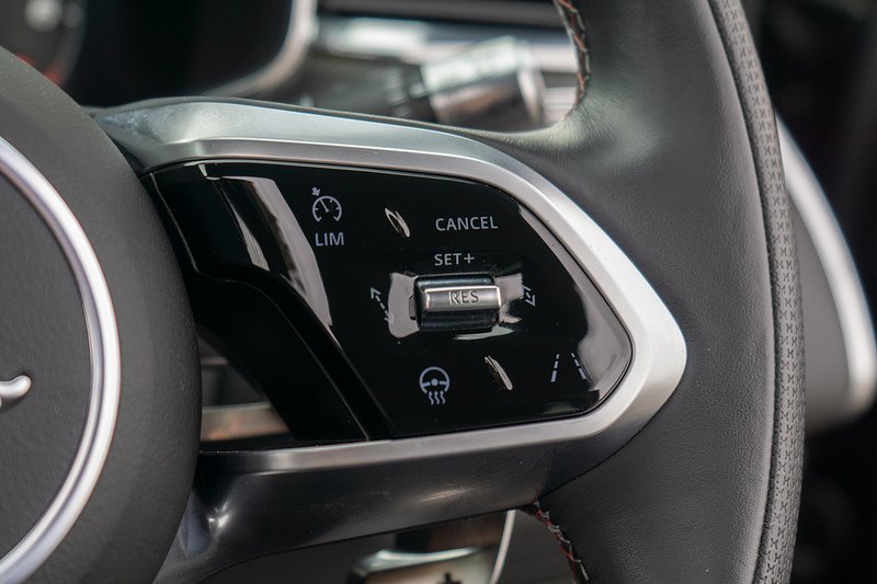 Jaguar F-PACE P550 V8 SVR - U1718